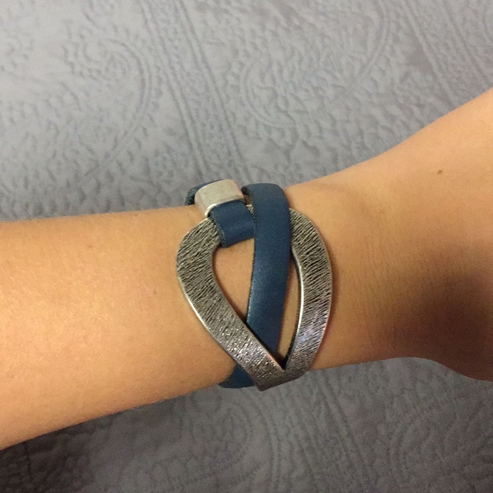 Saachi leather and metal bracelet